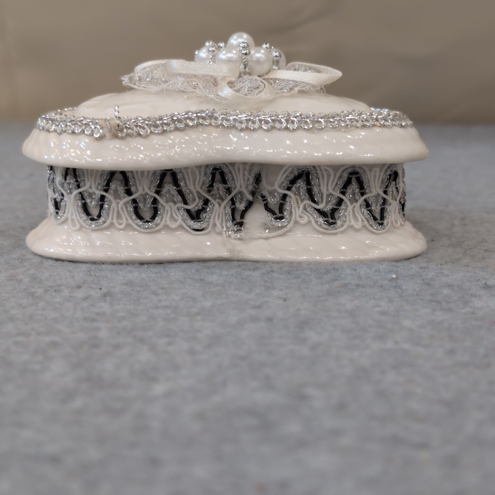 Heart Shaped Ceramic‎ Trinket Jewelry Box Pearl Lace Trim Romantic Keepsake Gift - Picture 4 of 6